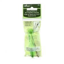 Clover Chibi with Darning Needles Straight - Mad Knitter's Yarn